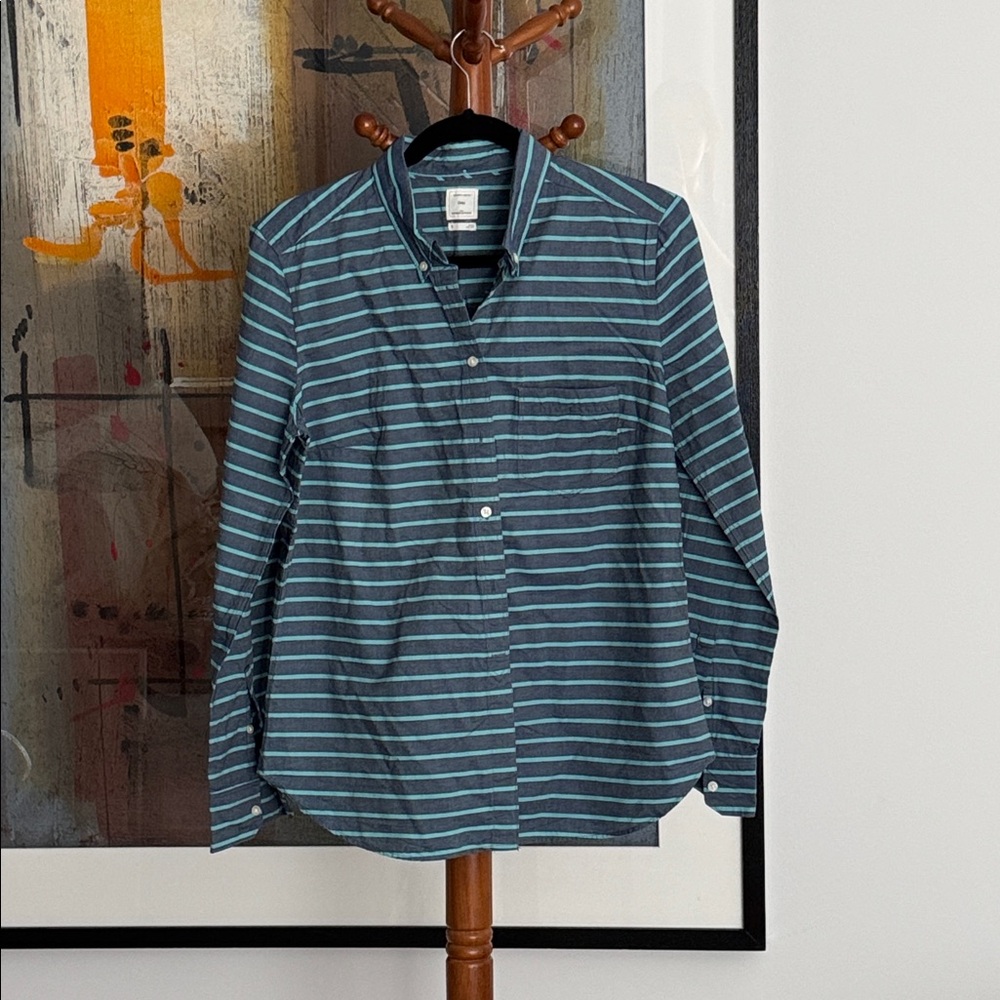 GAP Women’s Boyfriend Button Down Shirt